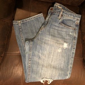 American Eagle “destructed” Jean Capris
